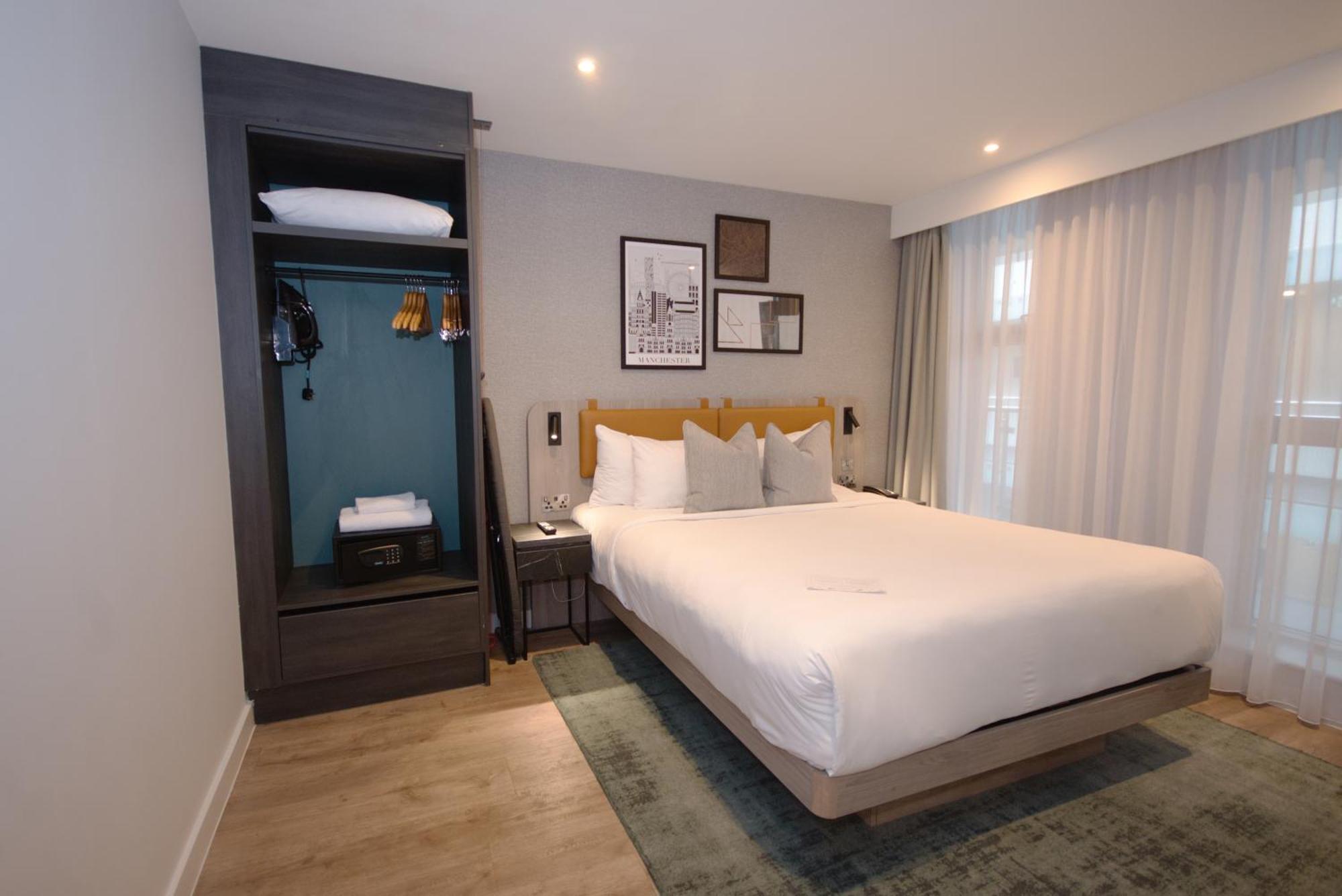 Queen Room,1773706699:JPEG