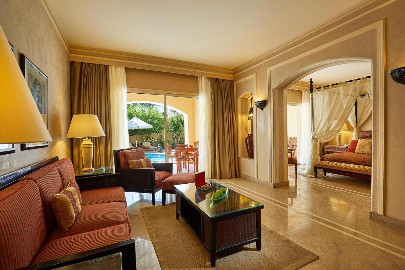 Royal Suite Queen Bed Private Pool