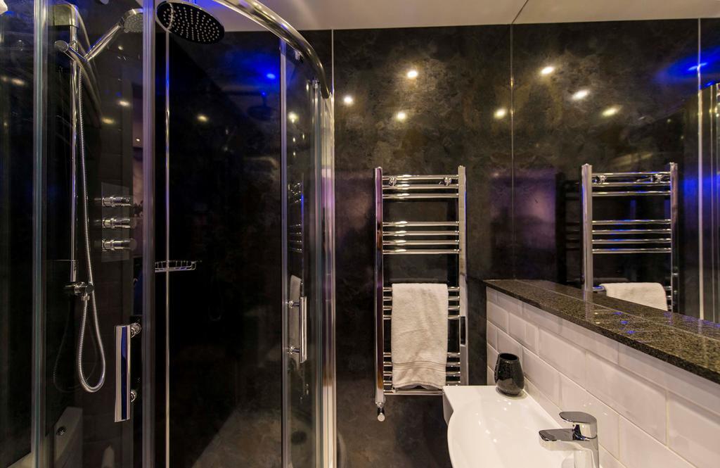 Double or Twin ensuite,203854582:JPEG