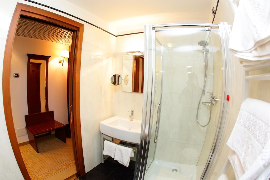 Double or Twin Room with Spa Access,236543501:JPEG