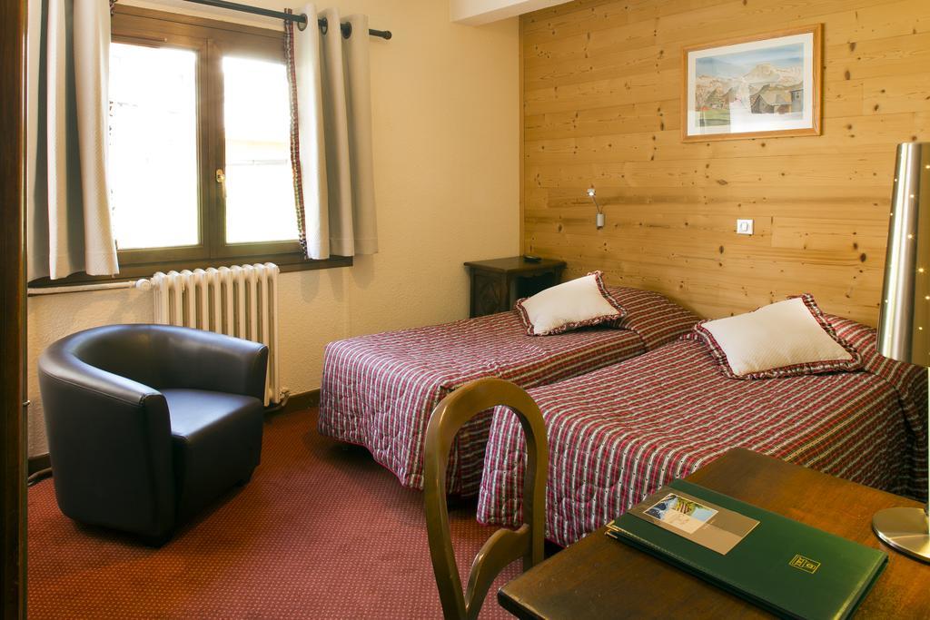 Tweepersoonskamer met Douche en Uitzicht op het Noorden (1 tweepersoonsbed of 2 gescheiden bedden)