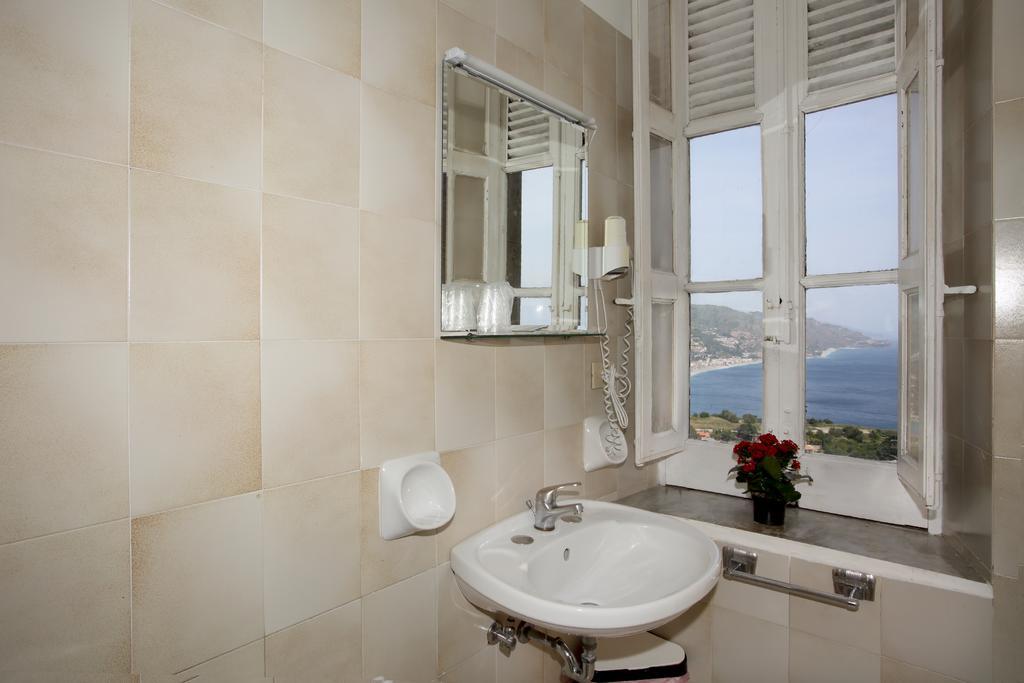 Double or Twin Room Balcony Sea View