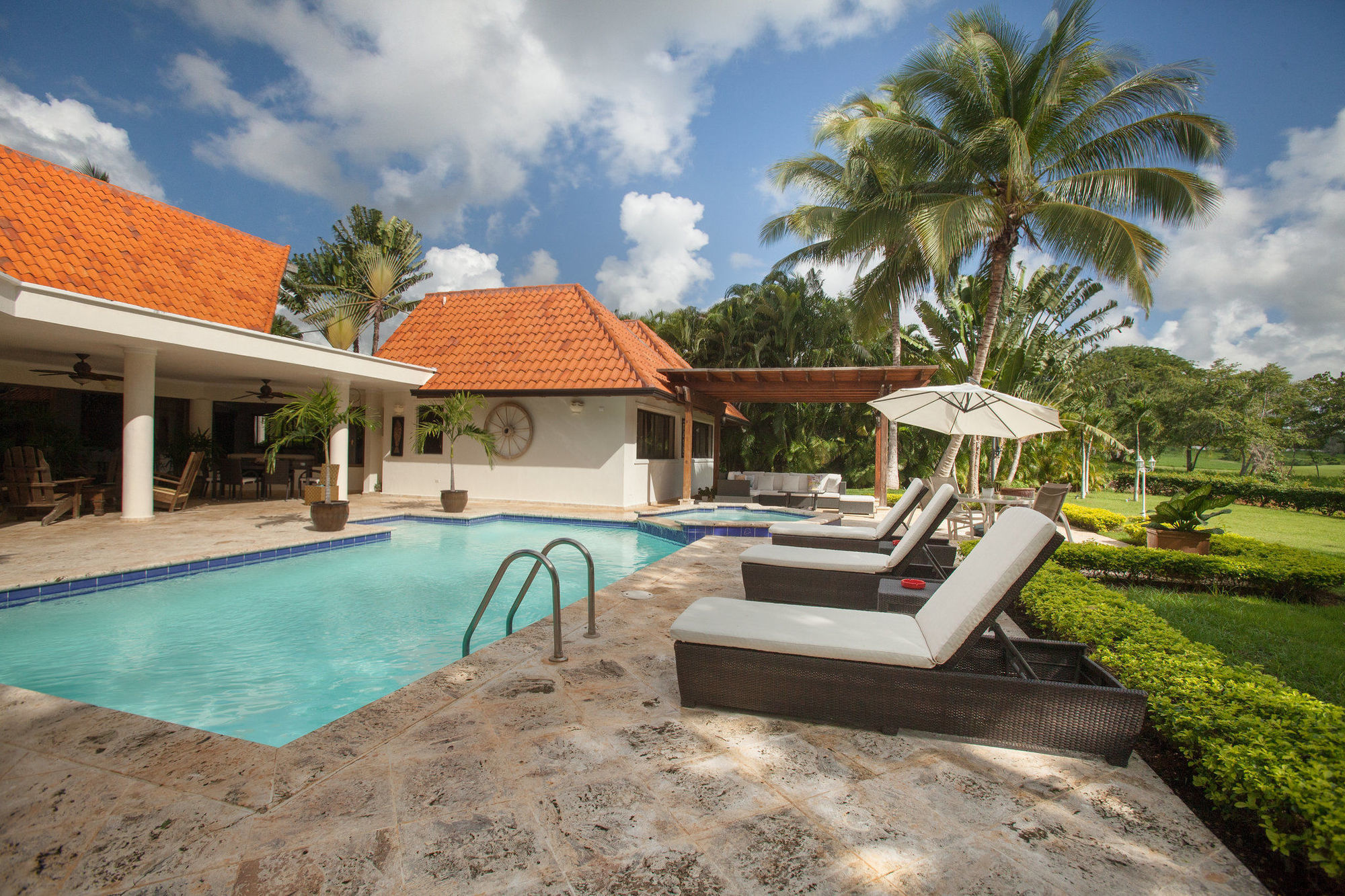 Villa Clássica de 4 Quartos - Carrinho de Golfe Incluído
