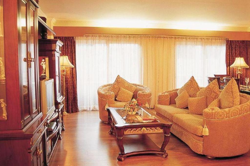 Deluxe Two-Bedroom Suite