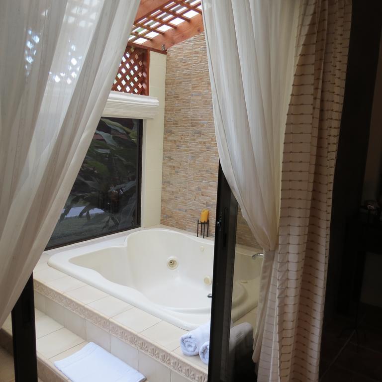 Romantic Villa with Hot Tub