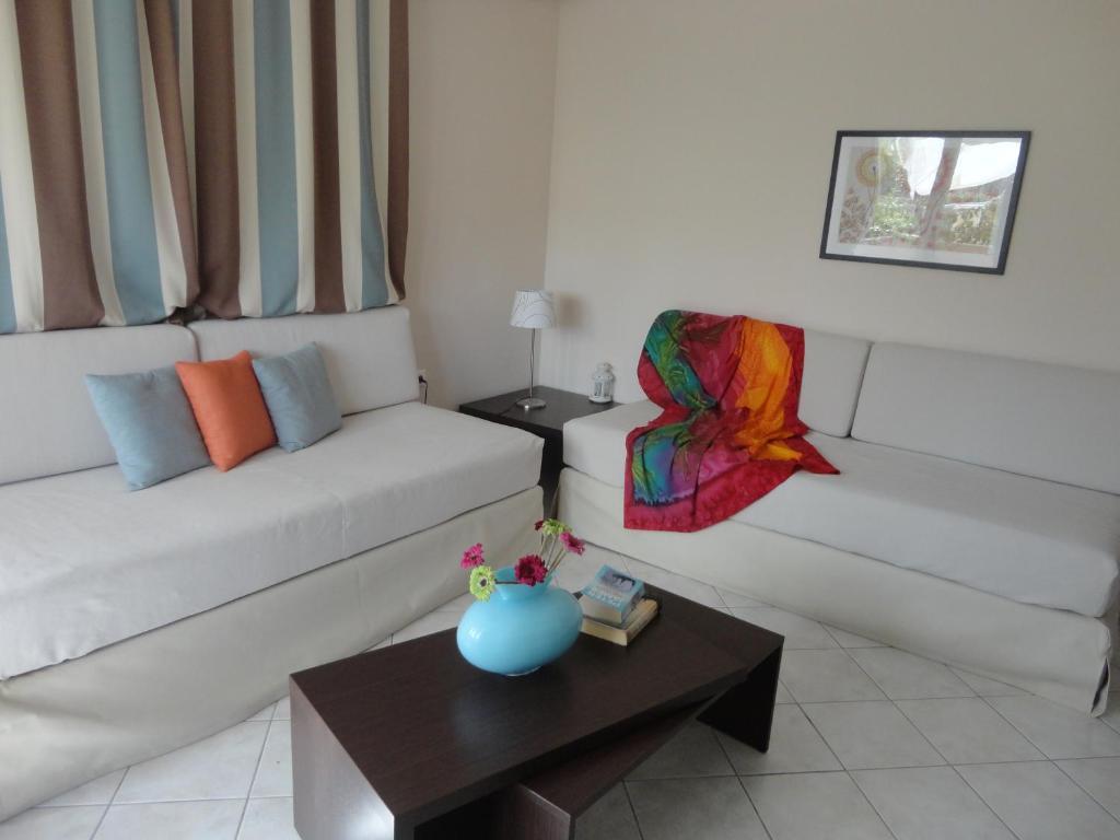 Family Room,42449761:JPEG