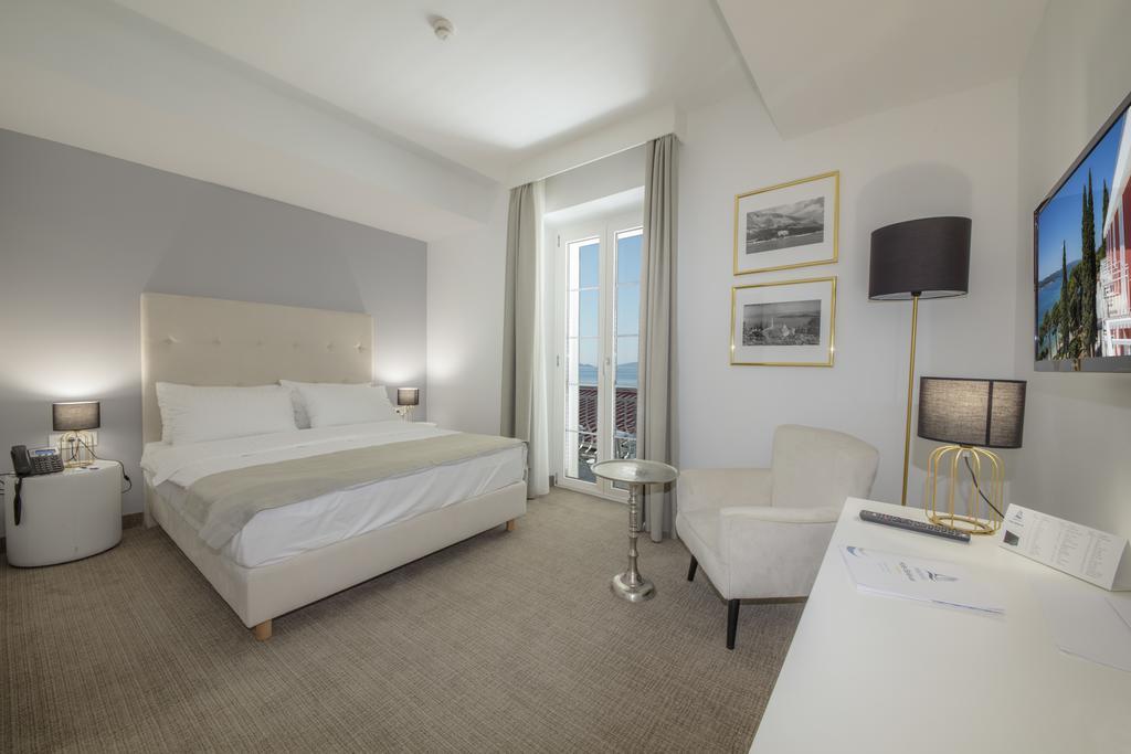 Superior Double Room with Balcony and Sea View