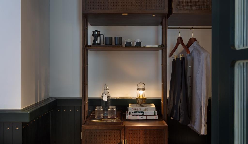 Medium Room with Queen Bed