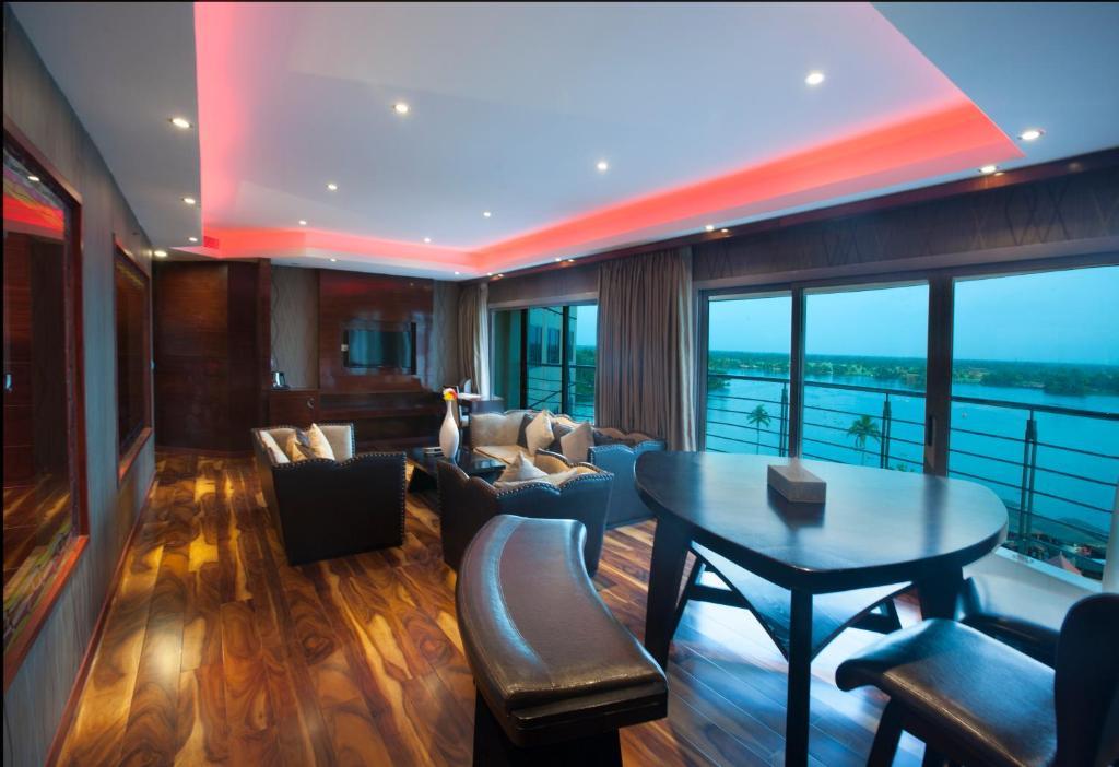 Presidential King Suite Lake View Non-Smoking,175000629:JPEG