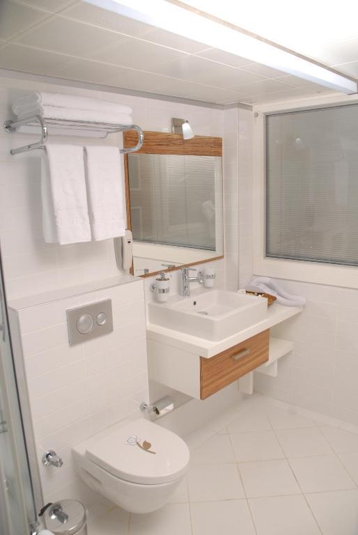 Honeymoon Suite