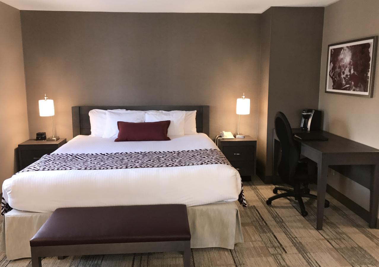King Suite with Fireplace