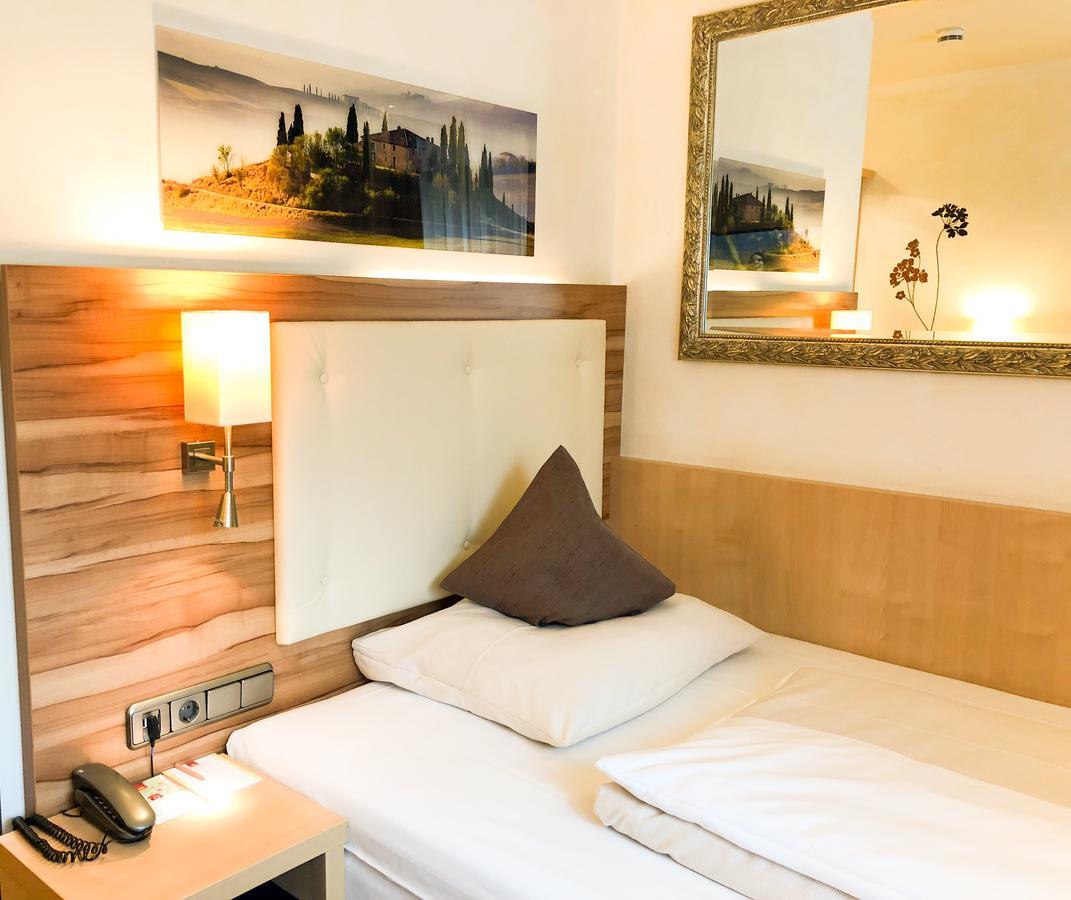 Standard Single Room,1038006253:JPEG