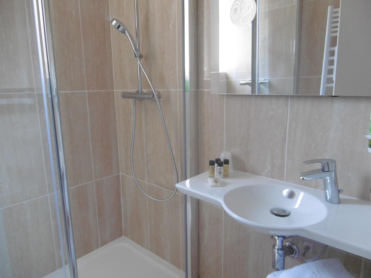 Standard Double Room,738699757:JPEG