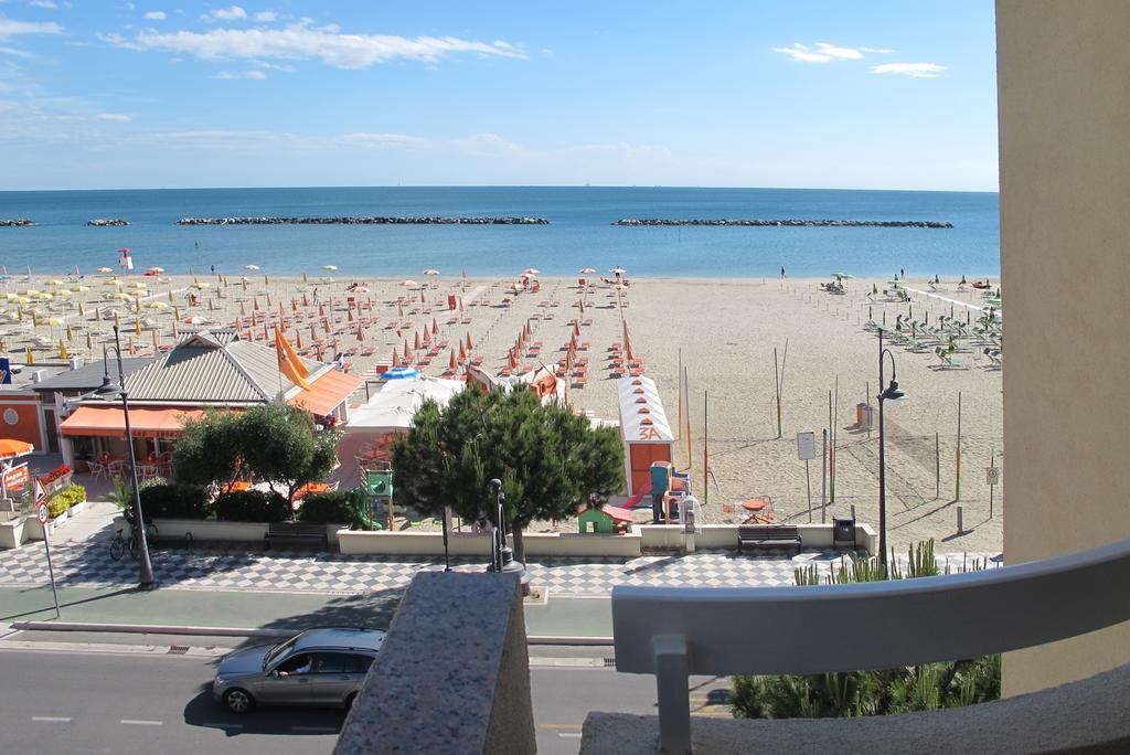 Double or Twin Room with Sea View