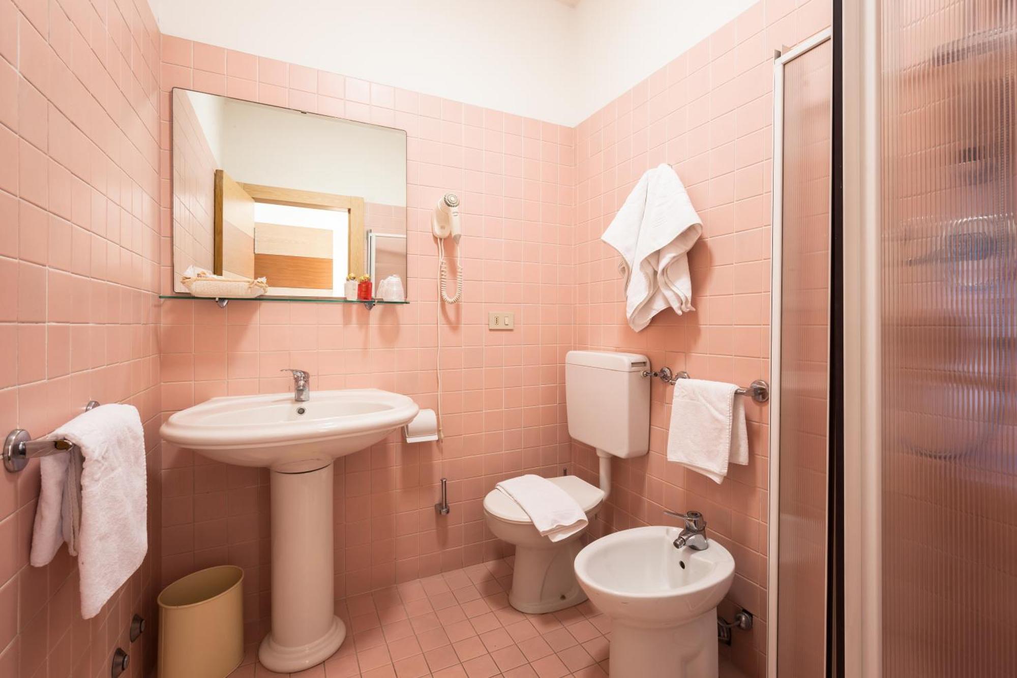 Double Room with Pool View,685751664:JPEG