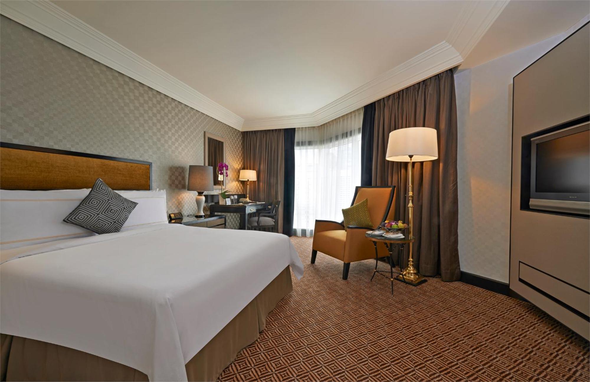 Deluxe Room with One King and Single  Bed