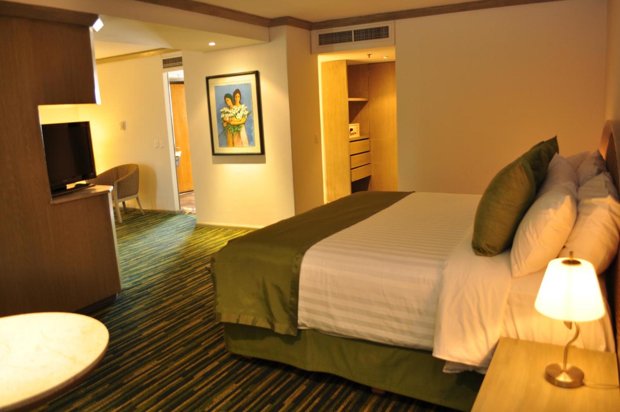 Studio King Suite