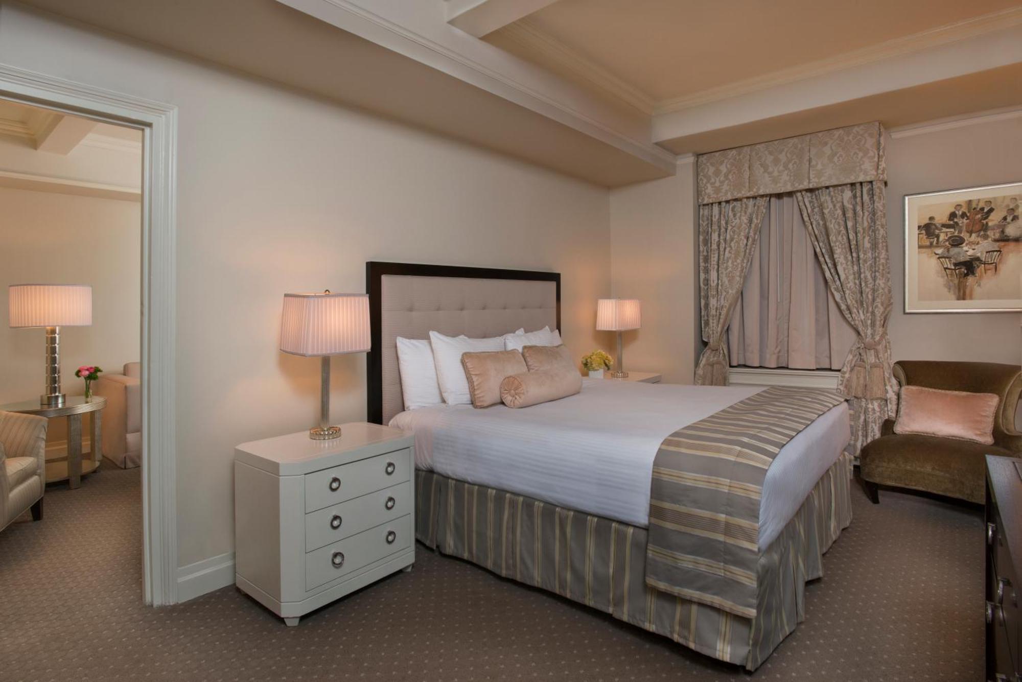 Premier One Bedroom Suite King Bed