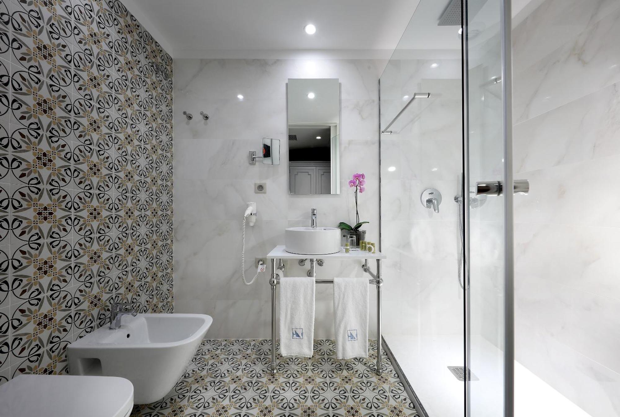 Quarto Duplo Superior com Sofá-cama e Vista do Rio