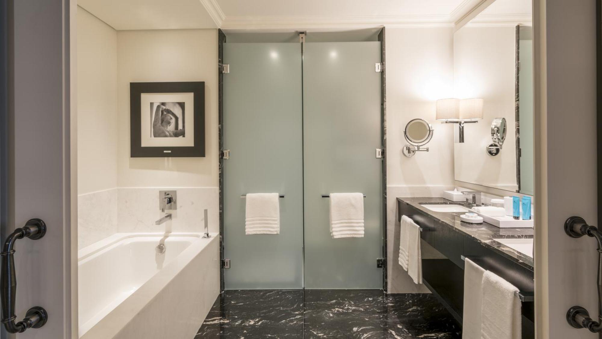 Deluxe Room (2 Adults)