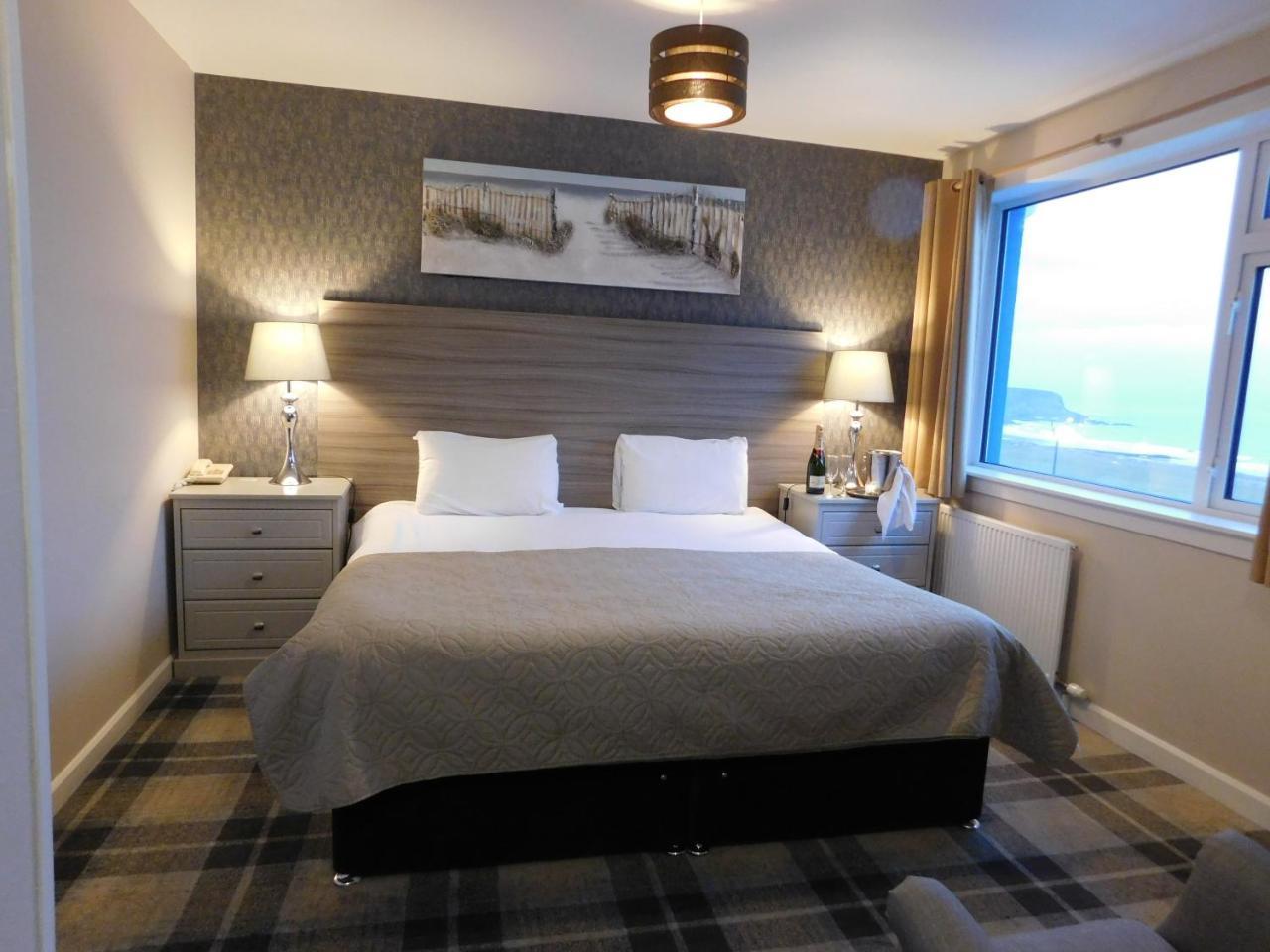 Double or Twin Room with Sea View