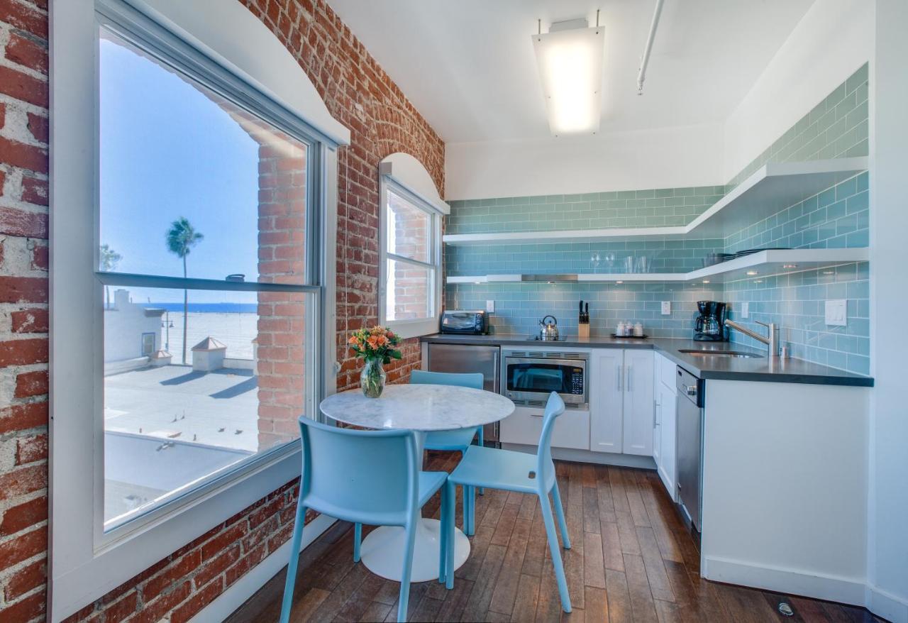Suite de un dormitorio con vistas parciales al mar