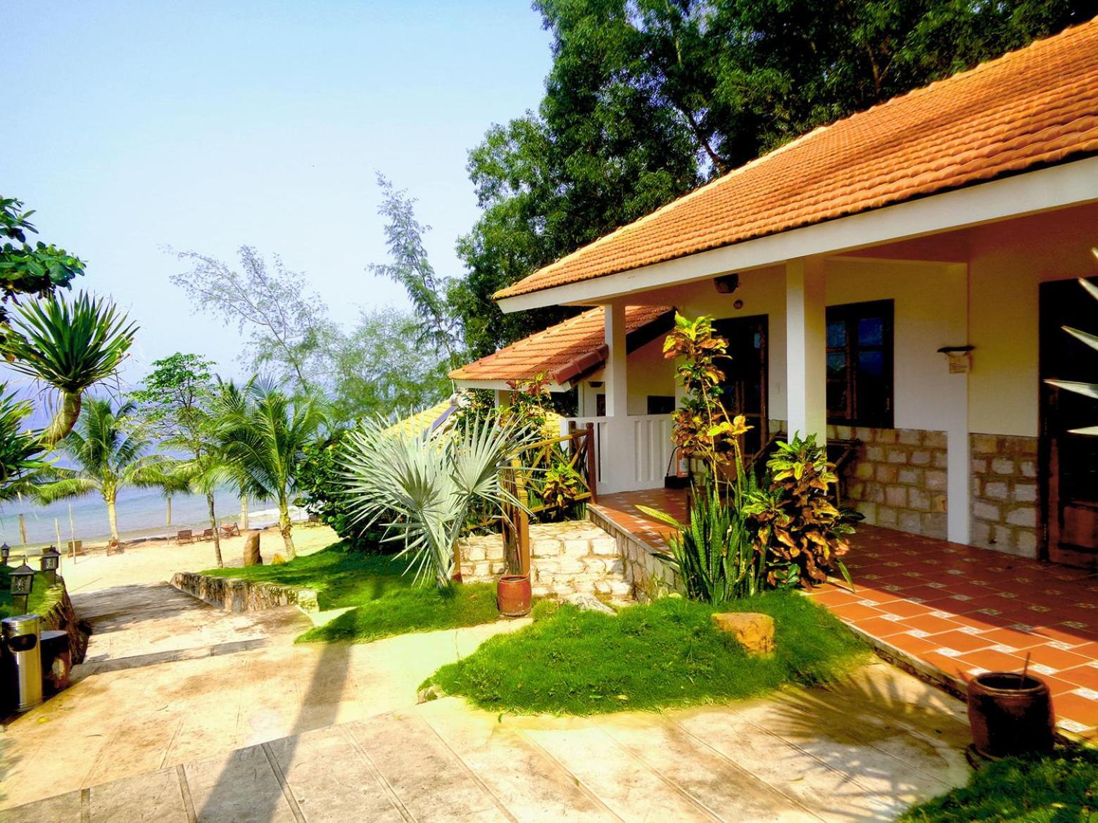 Deluxe Double Room with Partial Sea View