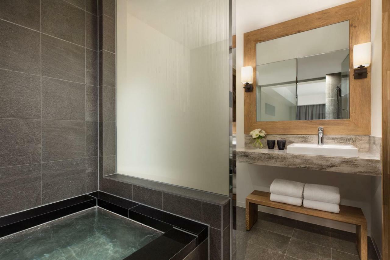 Premium King Room with Hot Spring