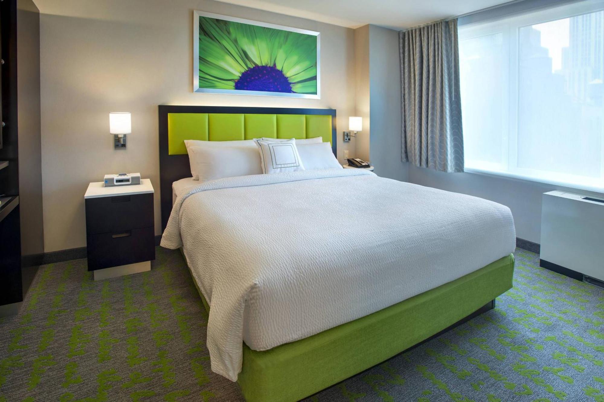 Estudio Doble con cama grande y vistas a la ciudad