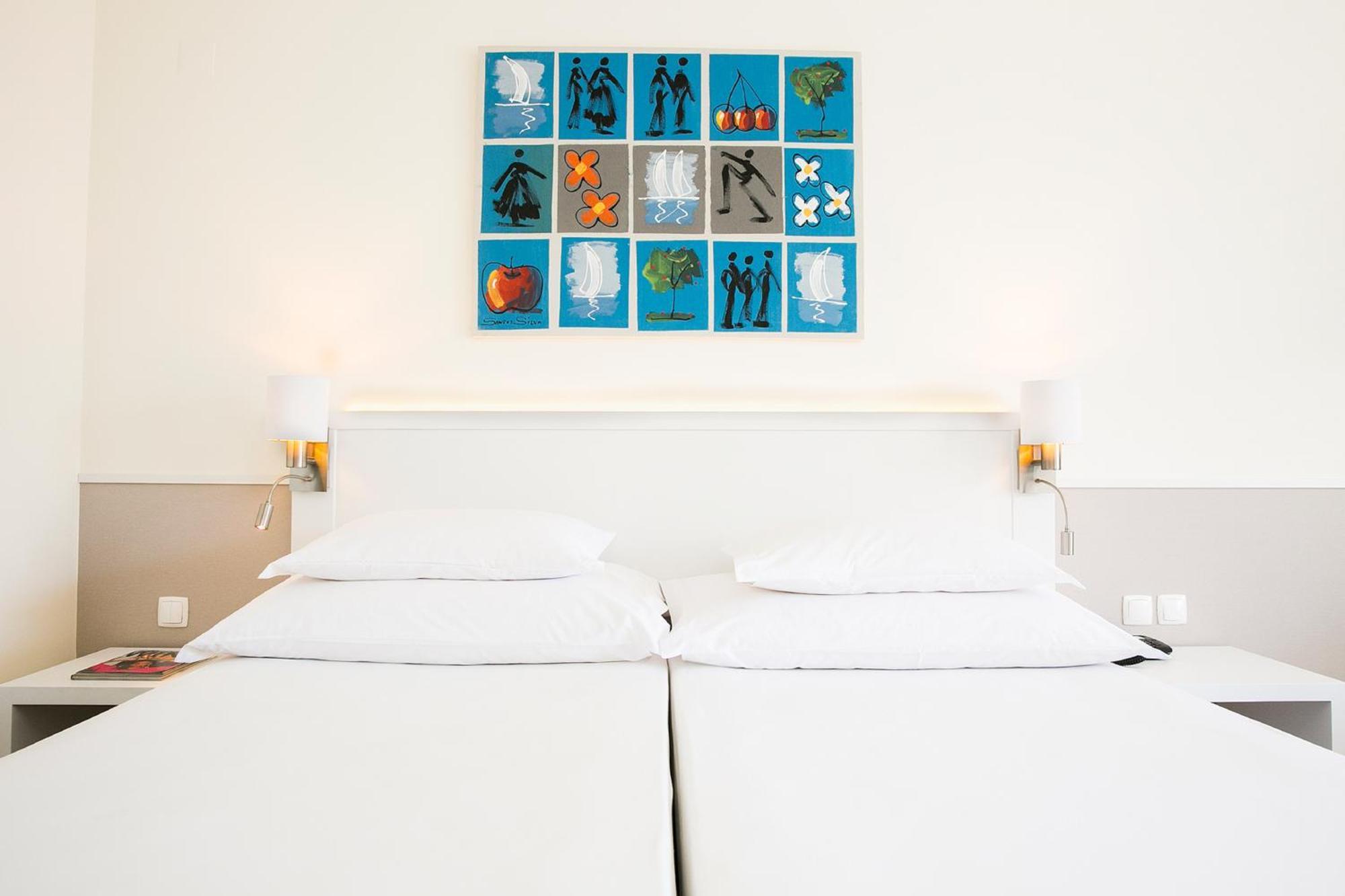 Deluxe Twin Room with Extra Bed,663837006:JPEG