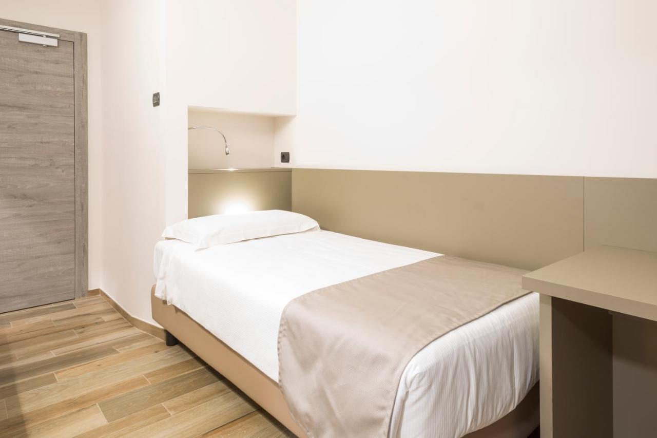 Single Room,928707997:JPEG