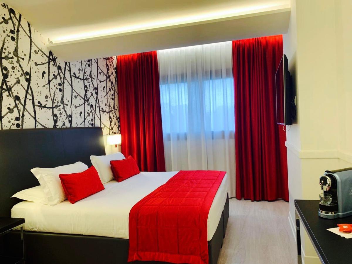 Deluxe Double or Twin Room,943210312:JPEG