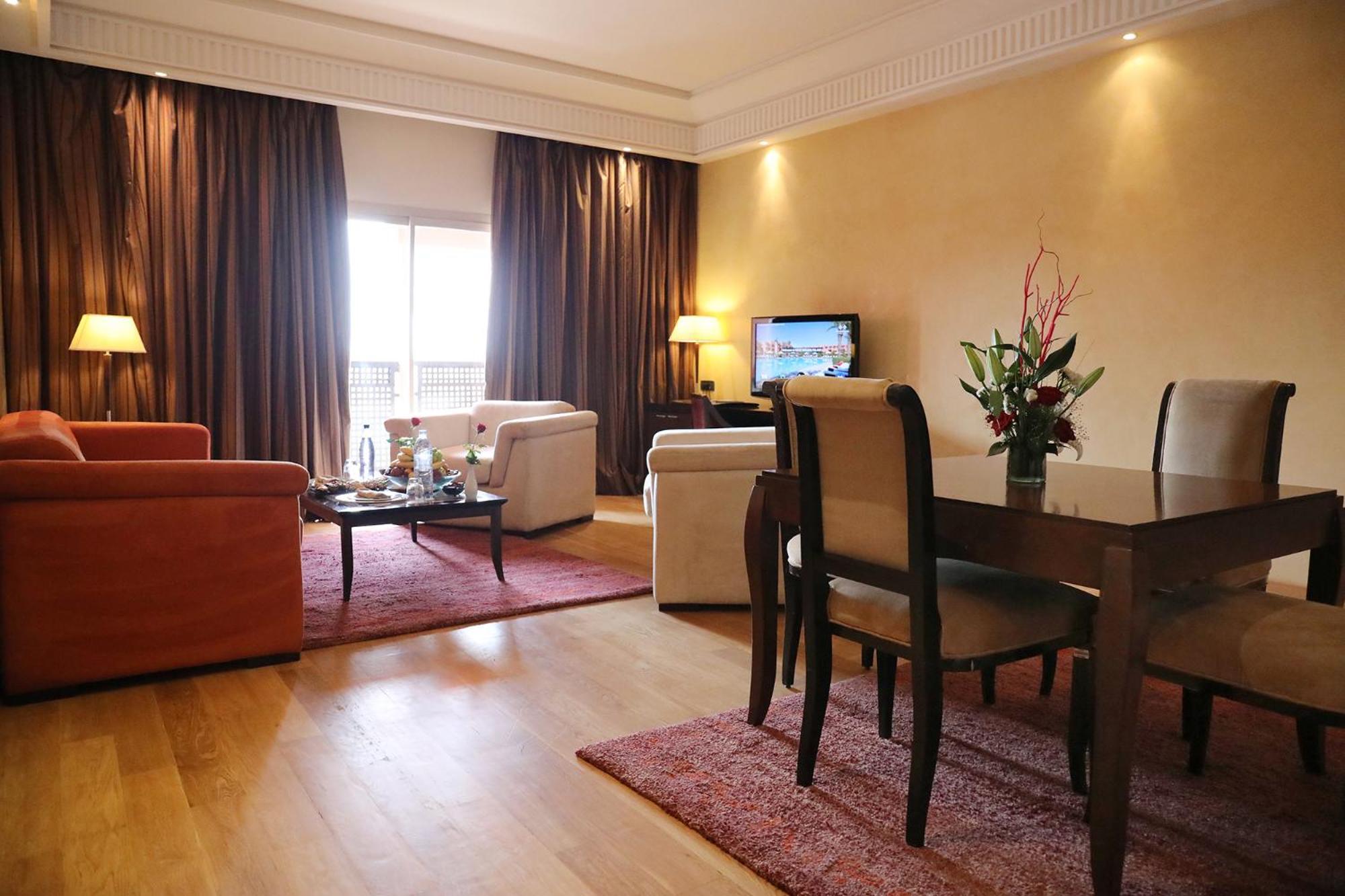 Premium Suite King Size Bed Garden View