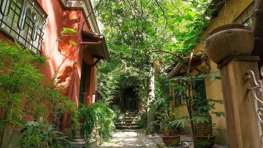 Margutta'S Garden-1