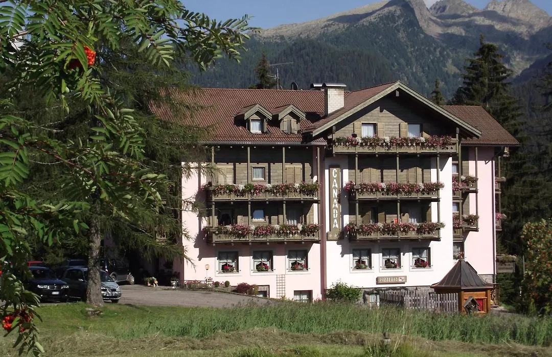 Hotel Canada-1