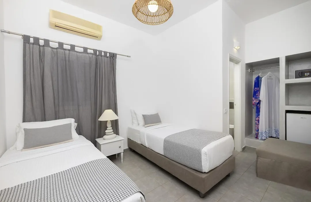 Akrotiri Hotel-1