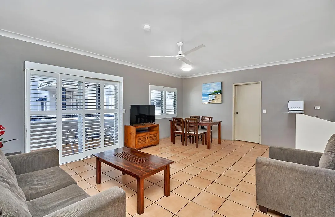Cairns Reef Apartments & Motel-1