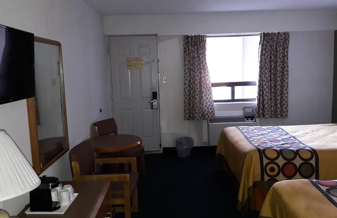 Super 8 By Wyndham Niagara Falls North-1