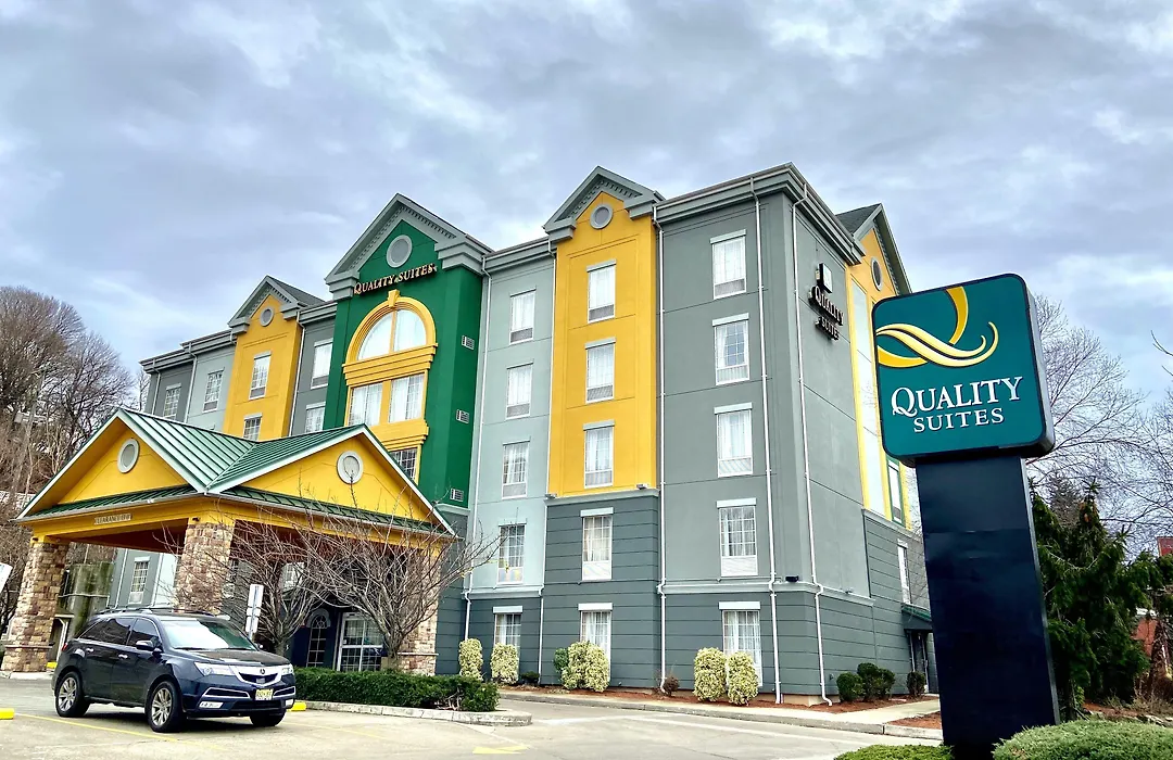 Quality Suites Nyc Gateway-1