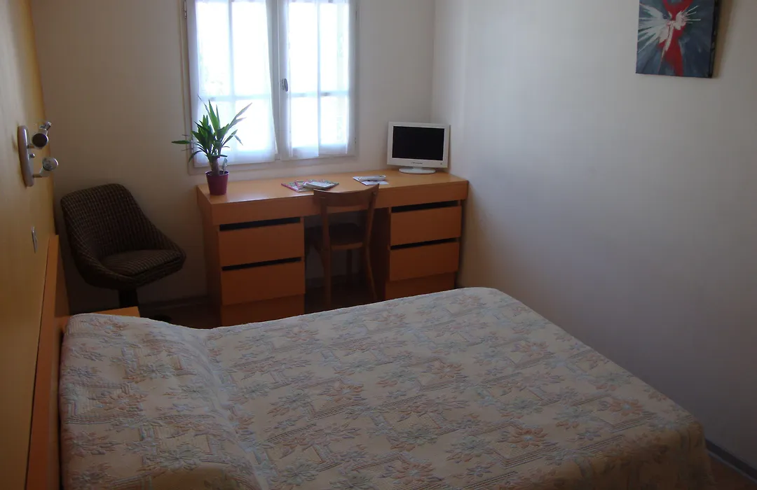 Hôtel Au Petit Languedoc-1