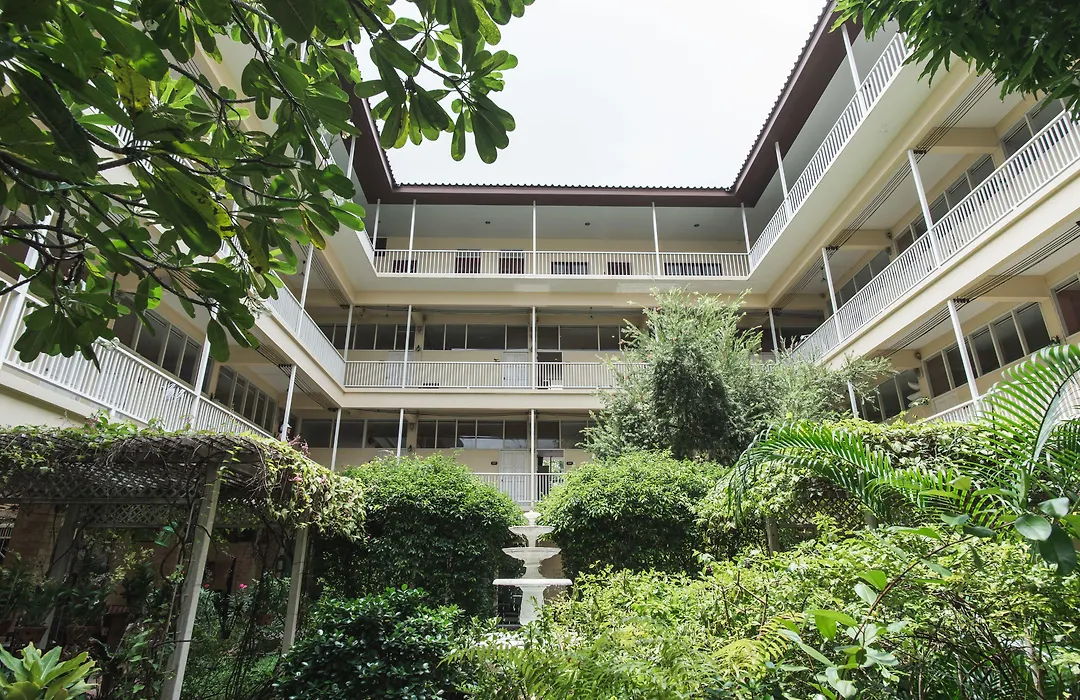 Feung Nakorn Balcony Rooms And Cafe-1