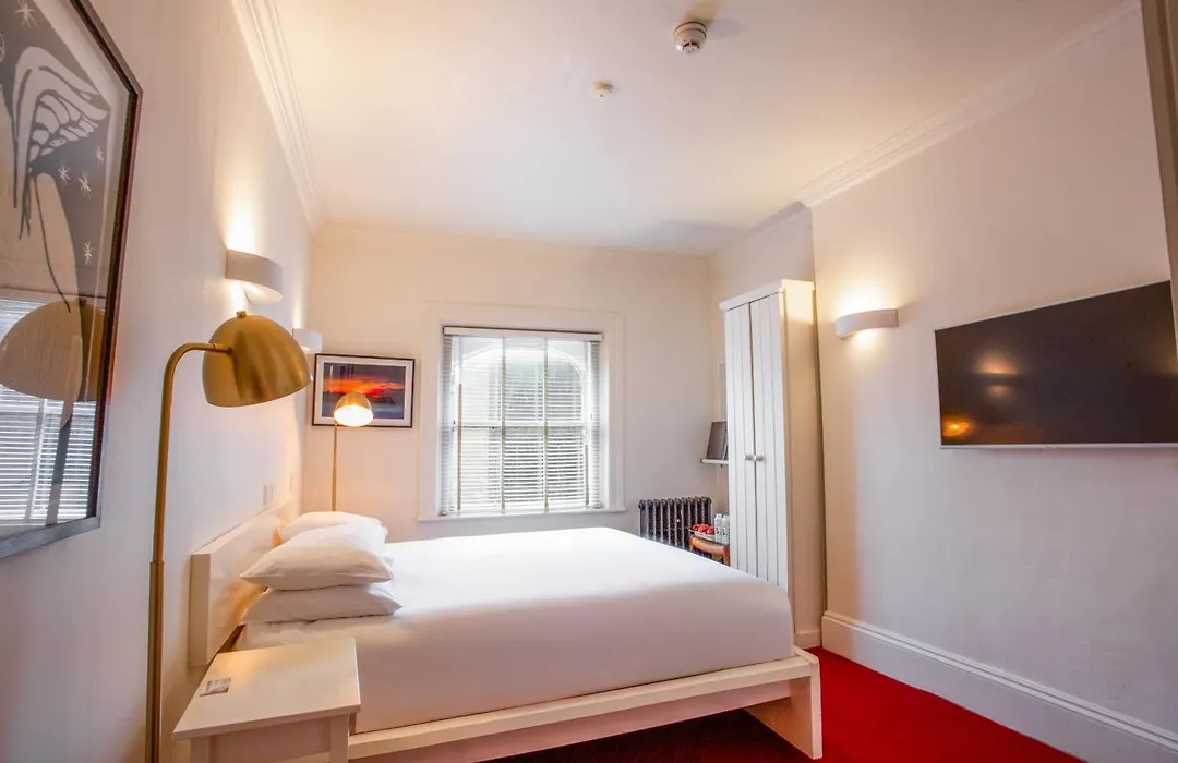 Kellys Hotel-1