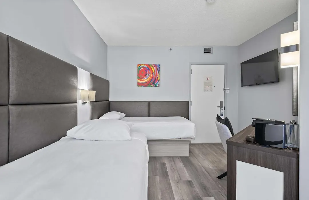 Travelodge By Wyndham Montreal Centre-1