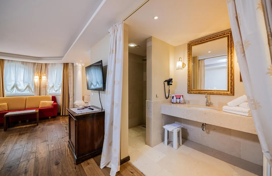 Hotel Fameli-1