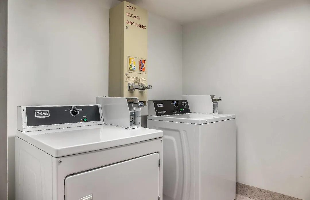 Super 8 By Wyndham Winnipeg West-1