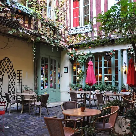 Le Vieux Carré-3