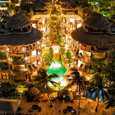 El Taj Oceanfront&Beachside Condo Hotel-3