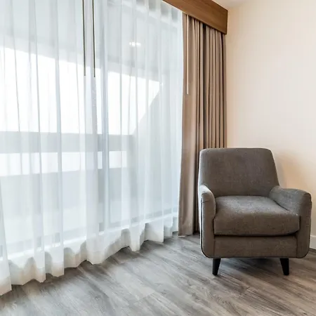 Atrium Hotel Vancouver-2