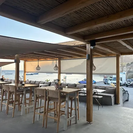 Akrotiri Hotel-2