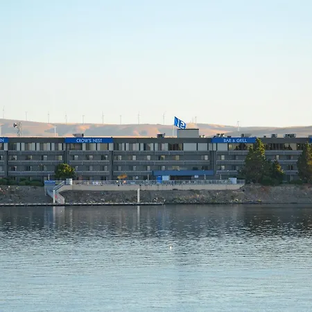 Clover Island Inn-3
